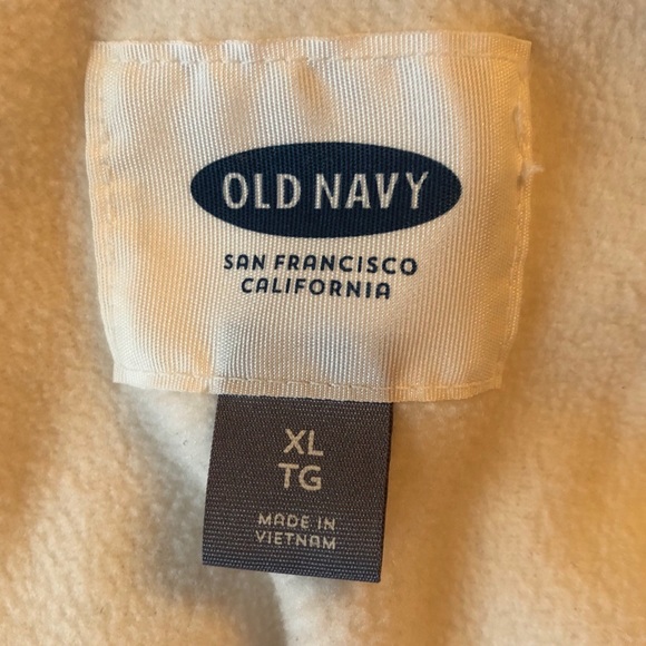 NWOT Old Navy White Puffer Vest - Picture 4 of 6